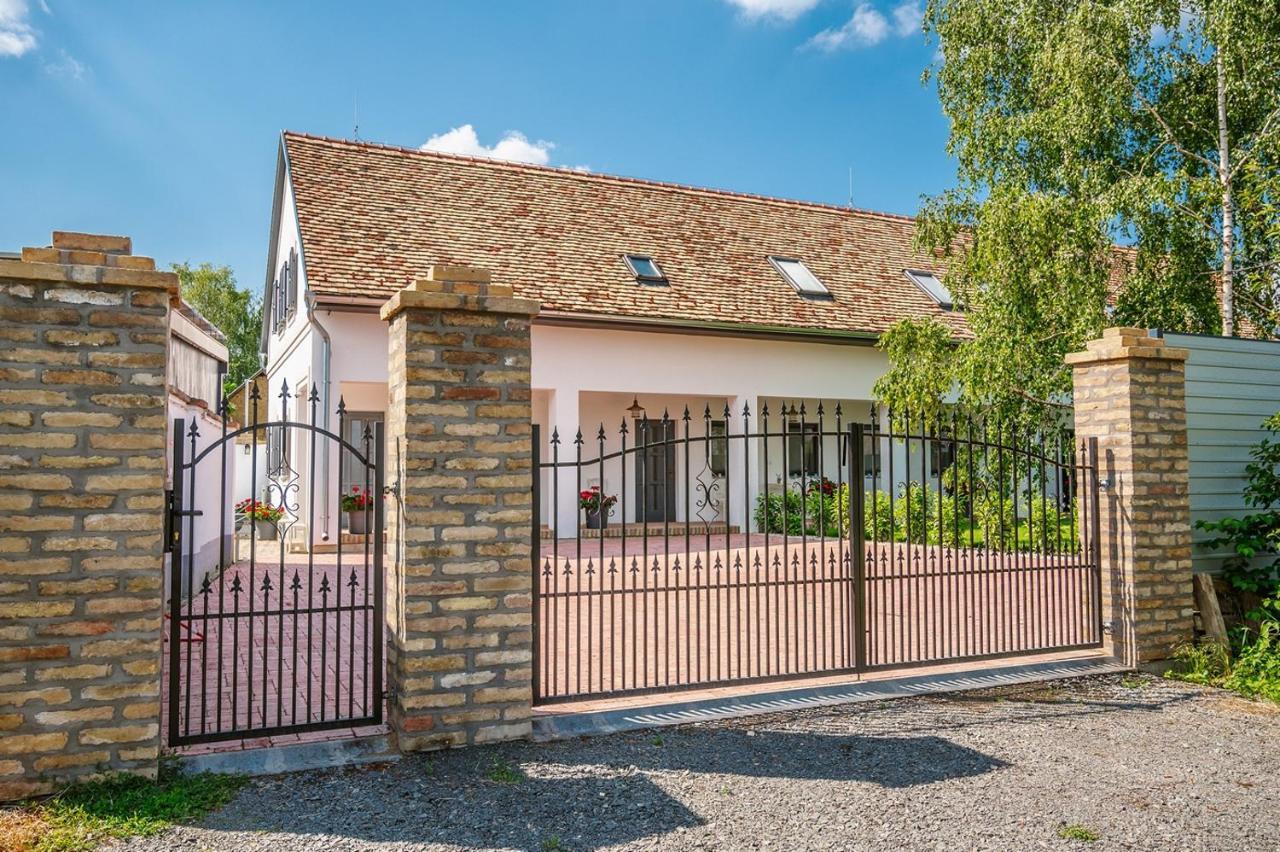 Palkonyha Panzio Speiz Gasztromuhely Bed & Breakfast Palkonya ภายนอก รูปภาพ